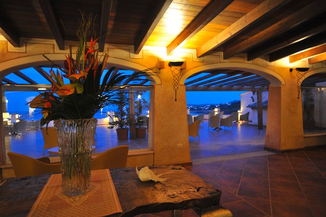 Resort di lusso sul mare, Hall