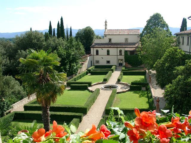 Villa con corte